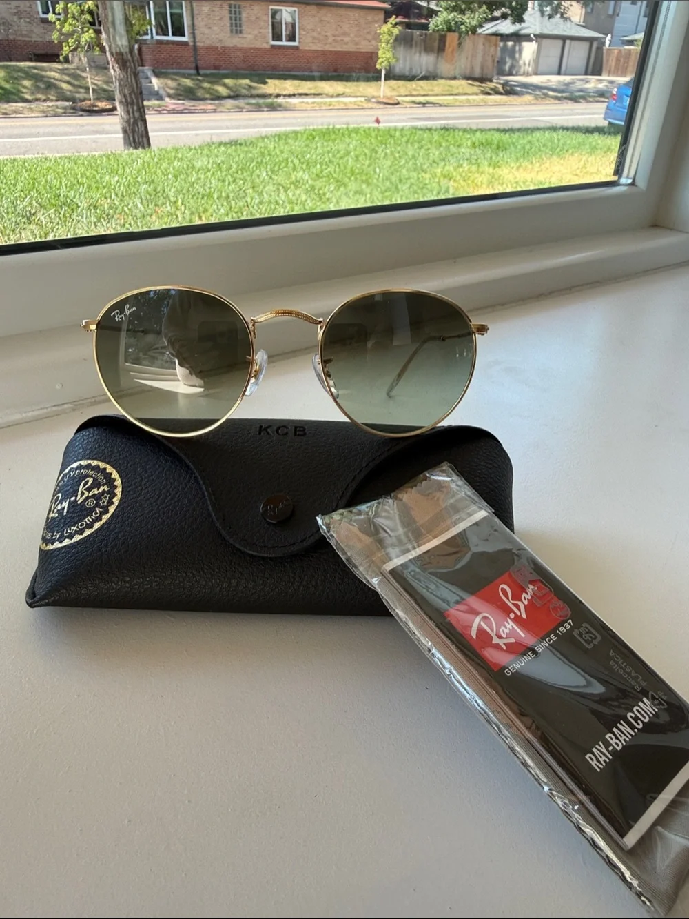 Ray-Ban Round Metal Frame Sunglasses with Green Lenses and Black Case